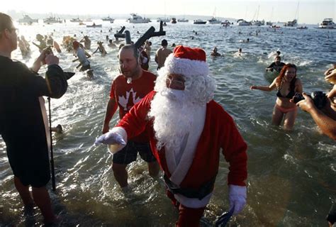 G Papai Noel Participa De Banho Gelado De Ano Novo No Canad