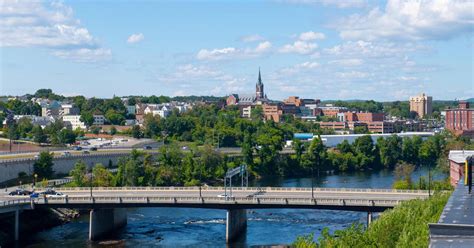 Manchester-Boston Regional Airport Car Rentals from $29/day