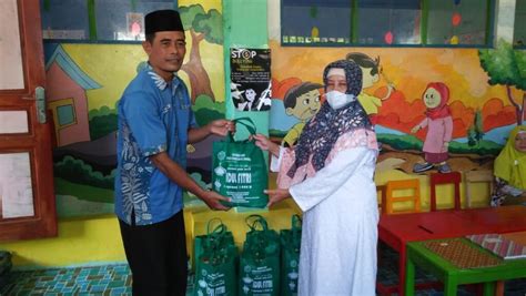 Kunjungan Dan Penyerahan Santunan Di Tk Al Kahfi Yayasan Kiwari