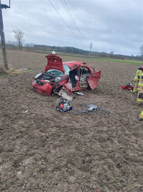 Tragiczny Wypadek Na Prostej Drodze Nie Yje Latek Zdj Cia Wypadki