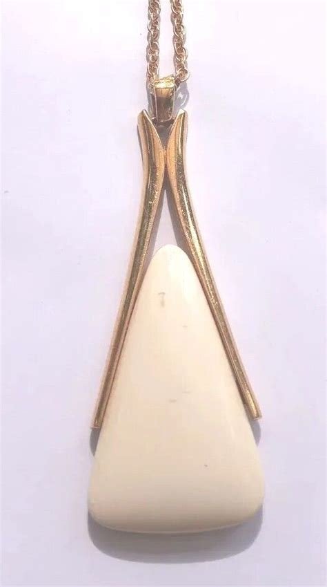 Vintage Trifari Gold Tone White Off White Lucite Pend Gem