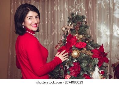 Middle Aged Brunette Woman Standing Next Stock Photo 2094083023 Shutterstock