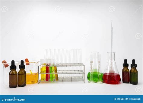 Parecchio Soluzione Chimica In Boccetta Vetreria Per Laboratorio