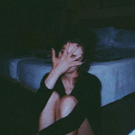 Girl Grunge And Black Image Face Aesthetic Alone Girl Pic Crying