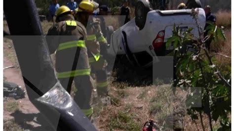 Joven Conductor Vuelca Choca Contra Un Poste De Luz Y Sale Del Auto Sin Ningún Rasguño N