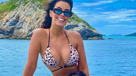 Ex BBB Ivy Moraes embarca em viagem romântica novo namorado gato e