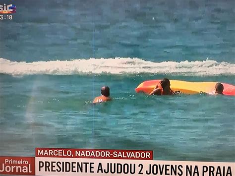 Marcelo Rebelo De Sousa Ajuda A Salvar Dois Banhistas Em Praia Do Algarve