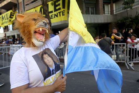 Who is Argentina's controversial new chainsaw president, Javier Milei ...