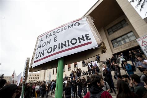 Lucano alla Sapienza ovazione e applausi Scegliere l umanità