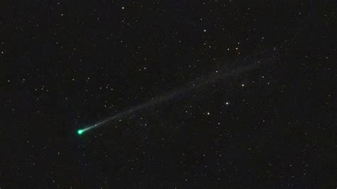 Cometa sem cabeça deve atravessar o céu na noite de Halloween saiba