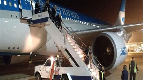 Aterrizaje De Emergencia En Un Vuelo De Aerol Neas Argentinas