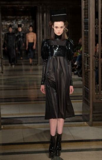 Modelle Nude In Passerella A Londra Donna Fanpage