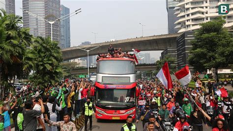 3 Momen Viral Selama Parade Kemenangan Timnas Indonesia U 22 Keluh