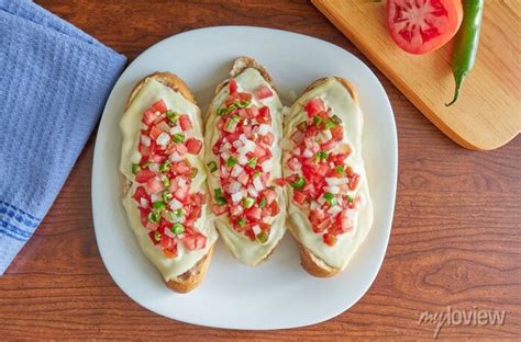 Molletes T Pica Comida Mexicana Con Salsa Pico De Gallo Frijoles