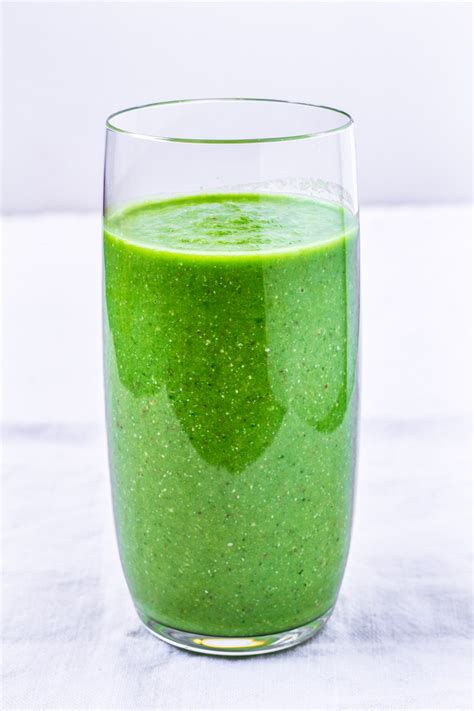 Grüner Smoothie mit Avocado und Spinat Colors of Food