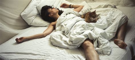 Reasons You Should Be Sleeping Naked