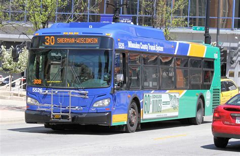 Bus Milwaukee County Transit System West Wisconsin Avenue