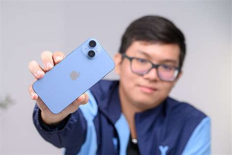 Top 5 hình nền màu xanh da trời nhạt Trên tay iPhone 14 màu xanh dương