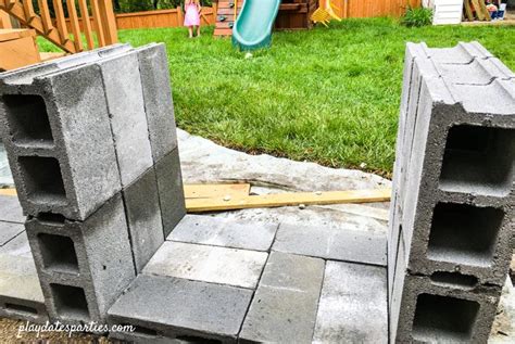 Diy Outdoor Bar With Cinder Blocks And A Pallet