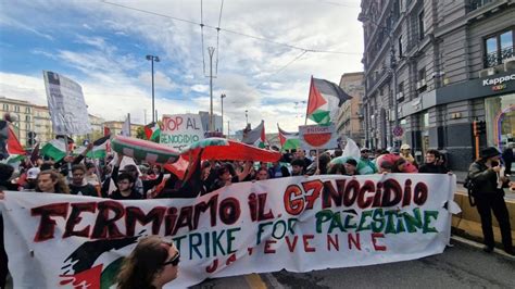 A Napoli Corteo Per La Palestina E Contro Il G A Capri Fermiamo Il