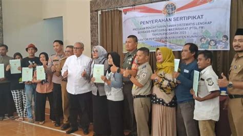 291 Sertifikat Tanah Program PTSL Dibagikan Pemdes Cieurih Warga Hanya