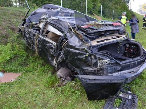 Koszmarny Wypadek Na Autostradzie A Bmw Zosta O Doszcz Tnie Zniszczone