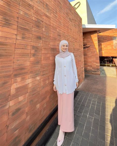 Ootd Hijab Nuansa Putih Ala Amelia Andani Super Pretty