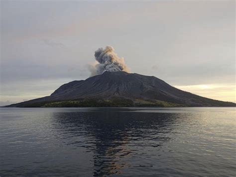 Indonesian Volcano Erupts More Than 12000 Evacuated The Standard