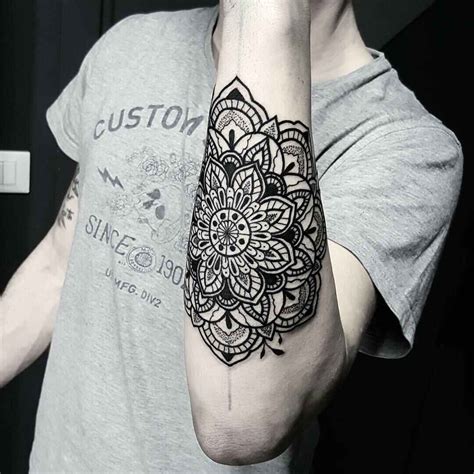 Tatuajes de mandalas para hombres con diseños increíbles Tatuajes