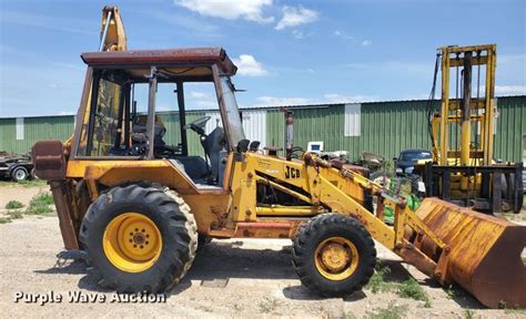 JCB 1700B backhoe in Russell, KS | Item HK9085 sold | Purple Wave