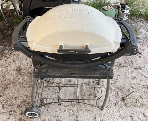 Weber Q200 Propane Gas Grill With Folding Stand And Grease Tray For Sale In Lake Wales Fl Offerup