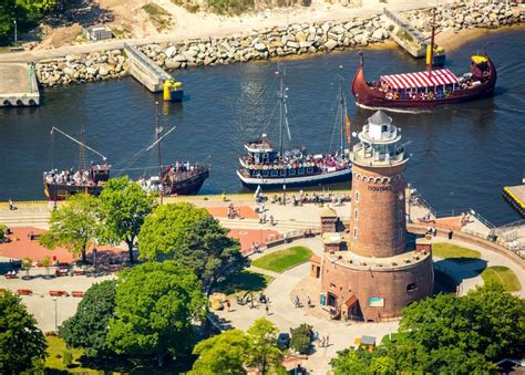 Luftaufnahme Kolobrzeg Kolberg Leuchtturm Als Historisches