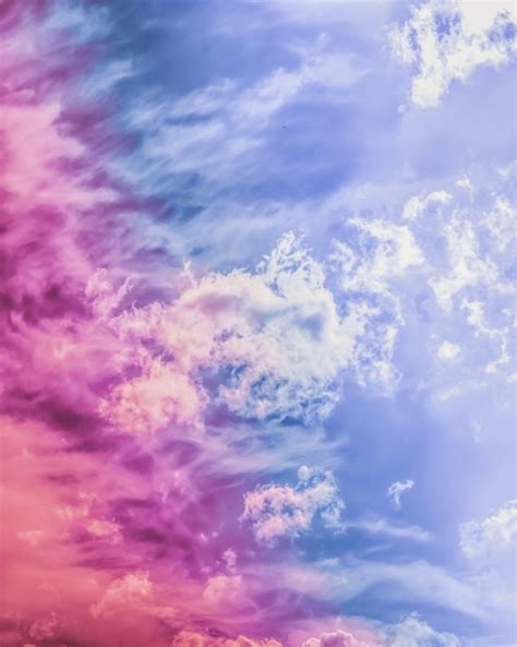 Cielo surrealista de ensueño como fondo de colores pastel de fantasía