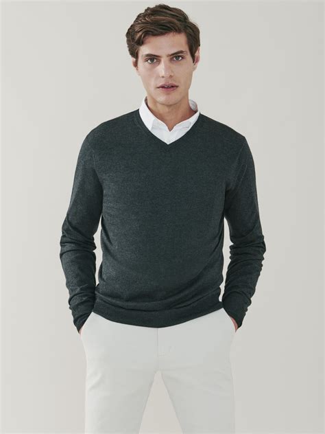 Pitt Men S Cashmere V Neck Sweater In Charcoal Mrquintessential