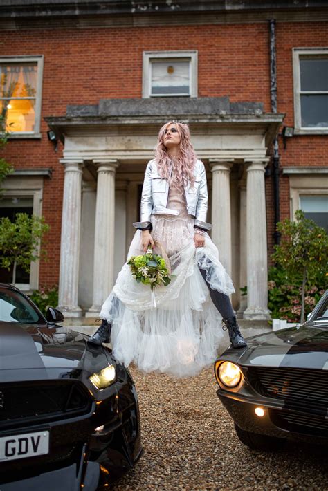 Courtney Love Wedding Look - Grunge Wedding - Edgy Wedding | Edgy