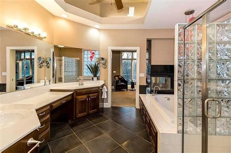 Inside Travis Kelces 995k Home With Photos