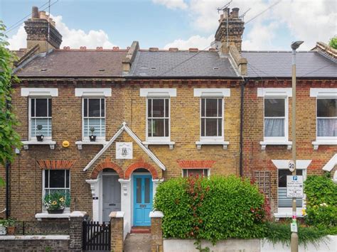 2 Bed Terraced House For Sale In Eversleigh Road The Shaftesbury