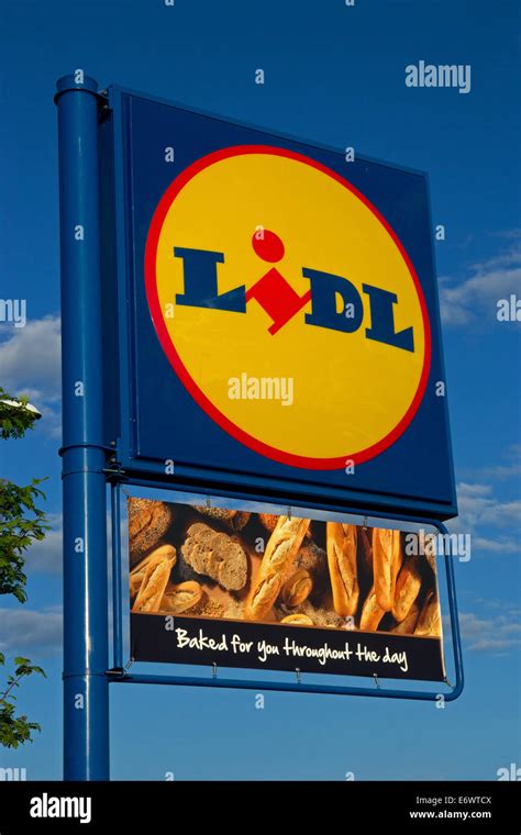Sign Outside Lidl Supermarket Thirsk Hi Res Stock Photography And