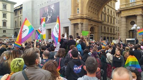 In Centinaia In Piazza A Firenze Contro L Affossamento Del Ddl Zan