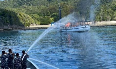 Tni Al Kerahkan Kri Kapak Bantu Kapal Wisata Terbakar Di Raja Ampat