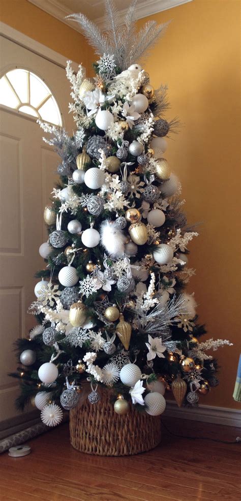 Christmas Tree! Silver and white | Silver christmas tree, Grey christmas tree, Beautiful ...