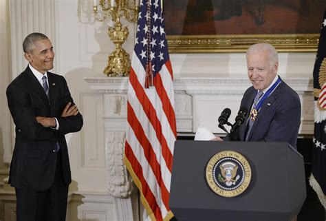 Obama Sorprende Tutti E Concede A Biden La Medaglia Della Libert