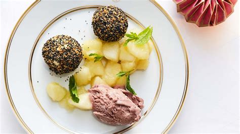 Topfen Mohn Kn Del Mit Rotweineis Rezept Essen Und Trinken