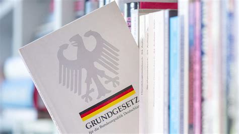 Verfassung Das Grundgesetz Wird Staatsakt Mit Rede Steinmeier