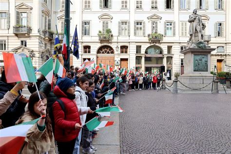 Celebrata la Giornata dellUnità nazionale della Costituzione dell