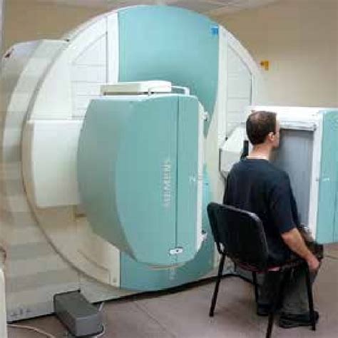Gamma camera configured for esophageal scintigraphy in upright position ...