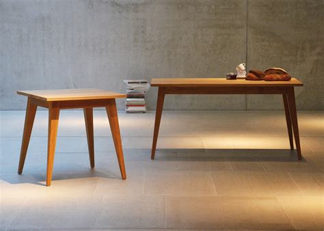 Table En Bois Design Scandi Avec Pieds Inclines Xaver Jankurtz Chez Ksl