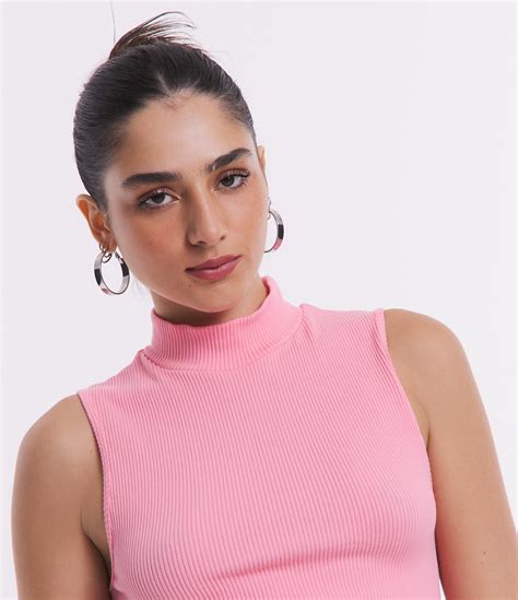 Blusa Regata Em Poliamida Canelada Sem Costura E Golinha Alta Rosa