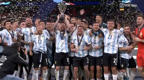 𝐀𝐅𝐂 𝐀𝐉𝐀𝐗 💎 On Twitter Leo Messi Lifting The Finalissima Trophy 🇦🇷🏆