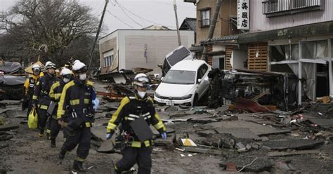 Japan Rescuers Race Against Time To Find More Quake Survivors The